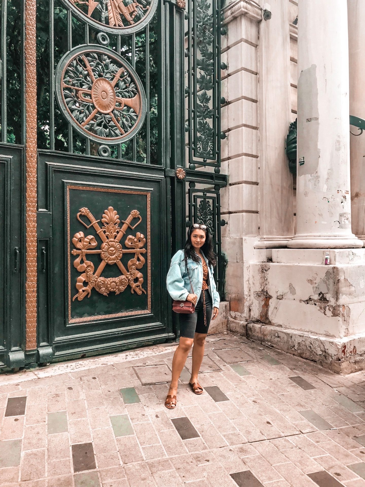 outfit 7- zara jean jacket, zara red croc bag, bershka denim biker shirts, brown sandals and forever 21 shirt