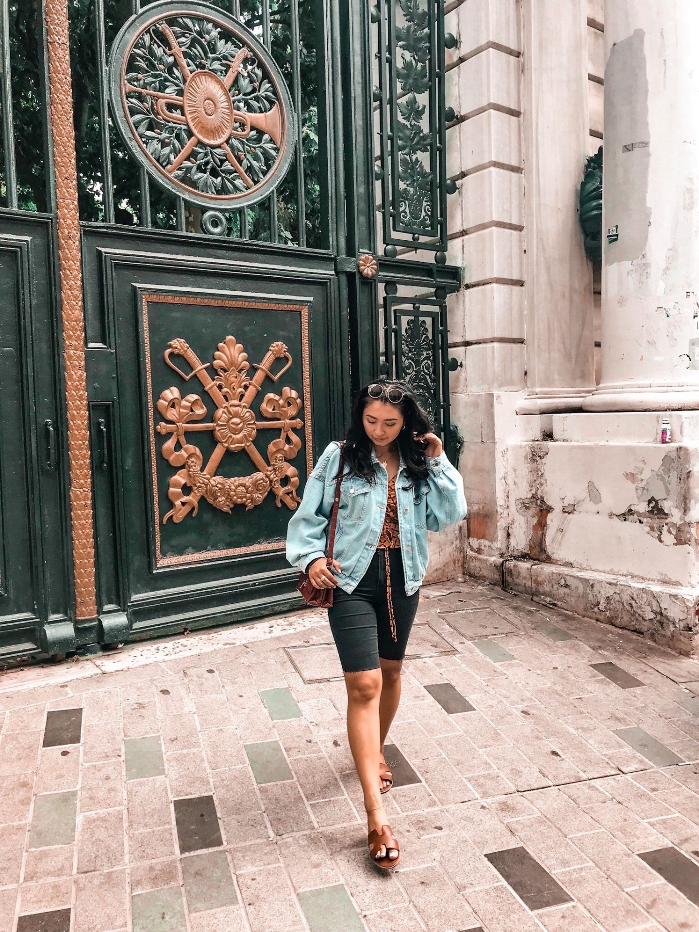 outfit 7- zara jean jacket, zara red croc bag, bershka denim biker shirts, brown sandals and forever 21 shirt