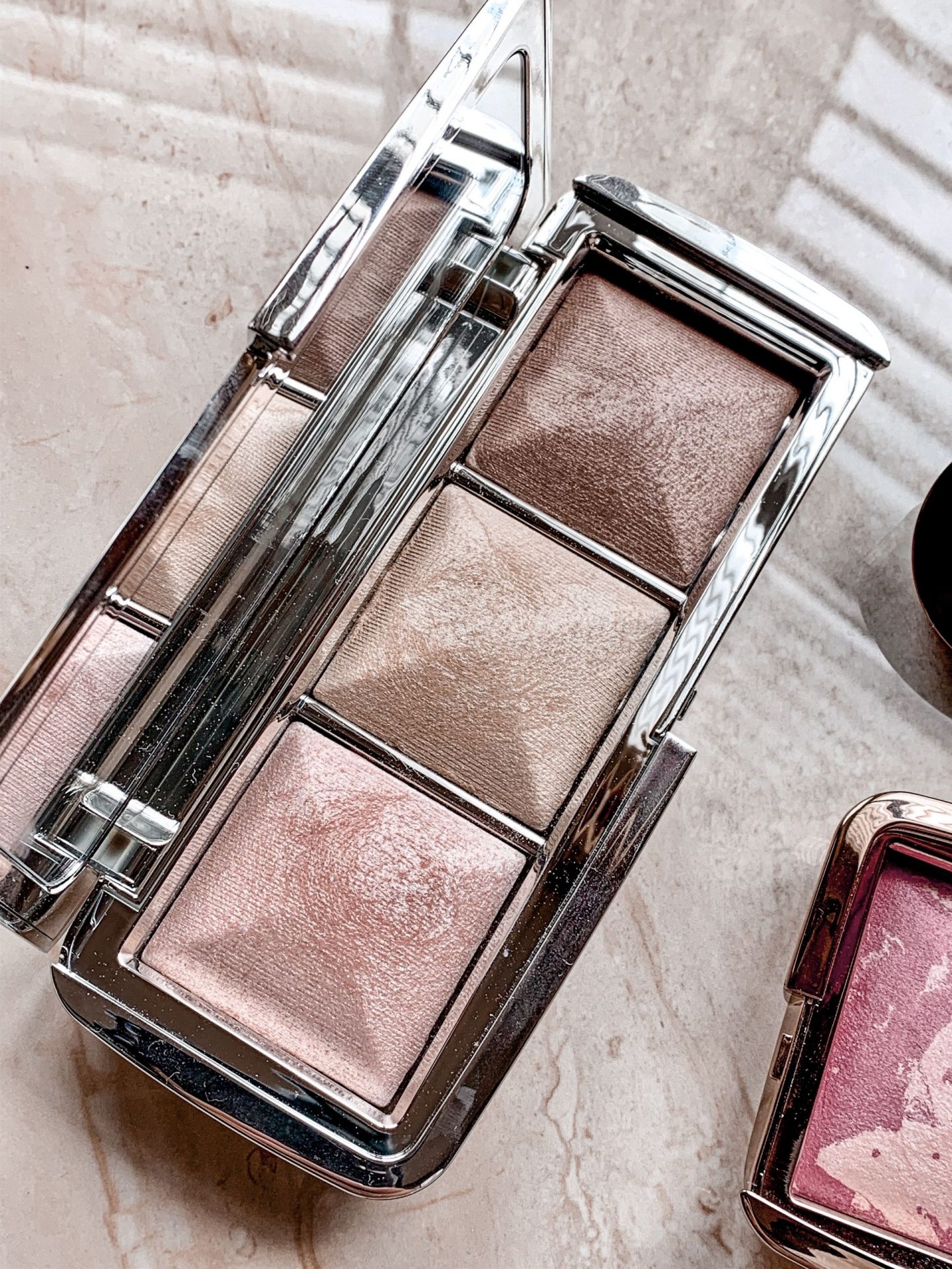 hourglass highlighter palette